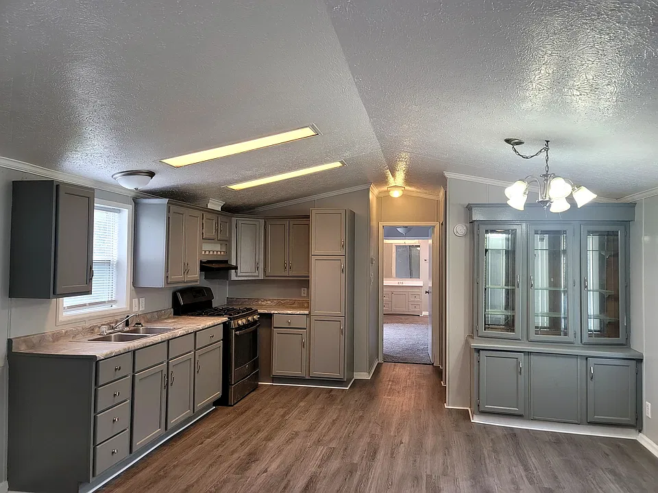 211 E 1st St #35