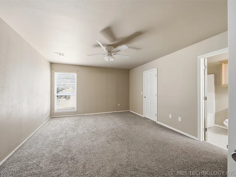 1411 W Haskell St — Photo 14