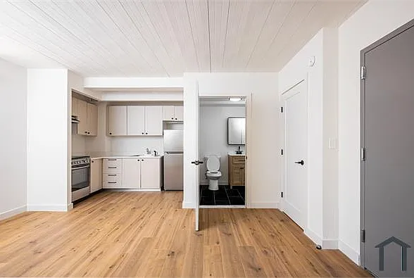 Studio, $2,535 — Photo 2