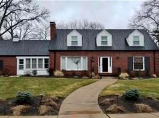 2800 Ridgeview Dr, Saint Louis, MO 63121