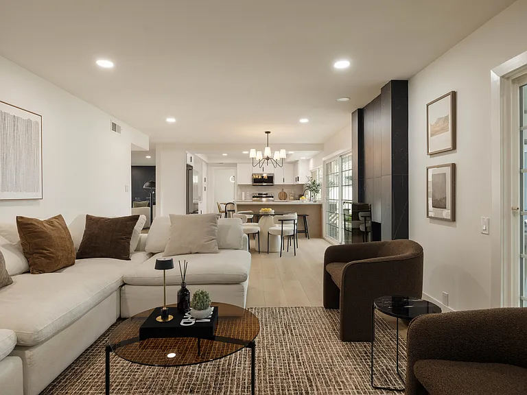 24262 Lysanda Dr — Photo 33