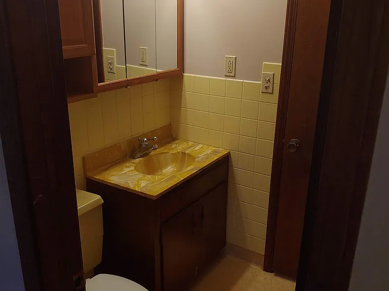 2104 S Broadway St — Photo 16