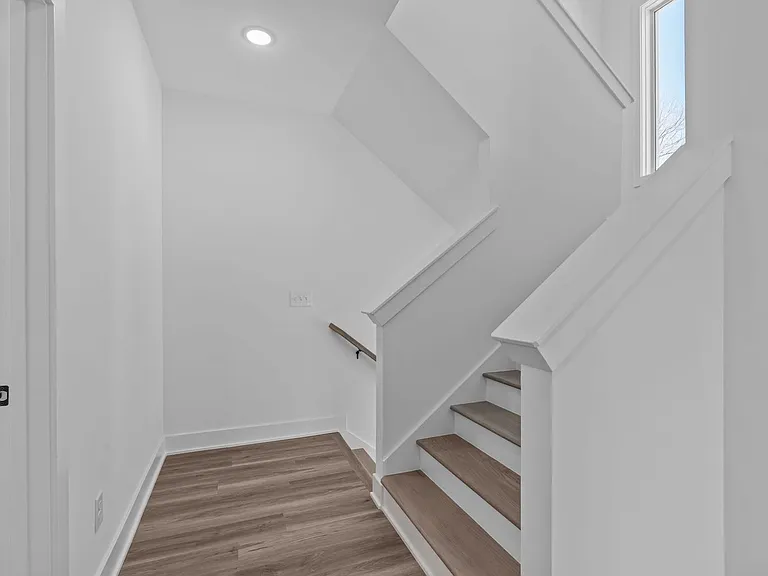 1316 E Lenoir St — Photo 17