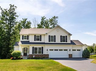 54 Arrowood Ln, Orchard Park, NY 14127