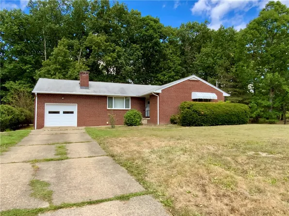 204 Hall Rd, Aliquippa, PA 15001