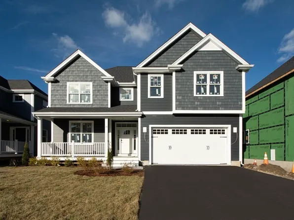38 Manchester St, Weymouth, MA 02190