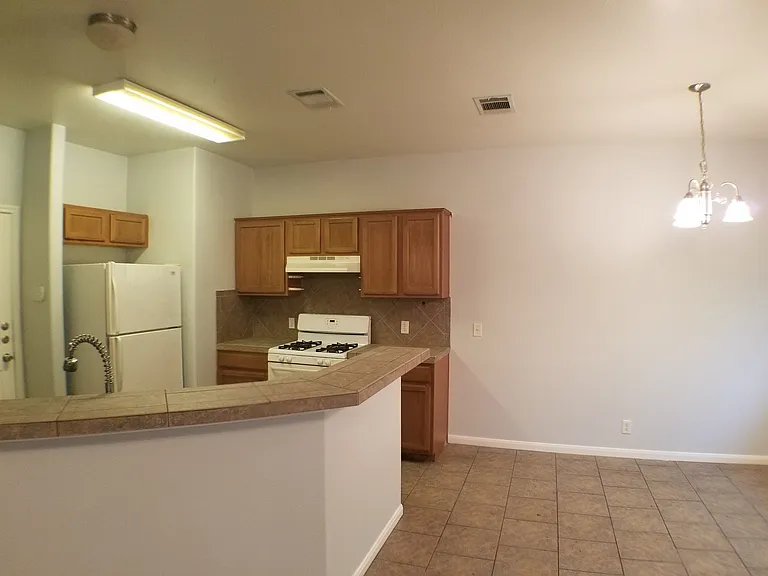 2500 Allred Dr — Photo 8