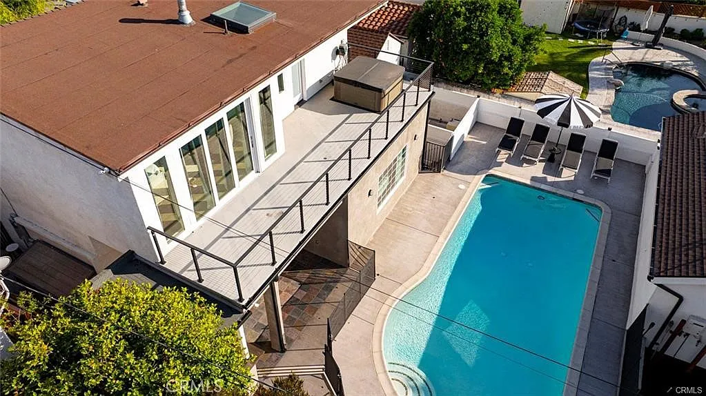4 bed, 3354 sqft, $9,000 — Photo 1