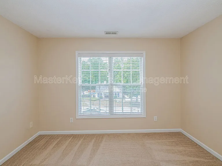 4001 Winecott Dr — Photo 16