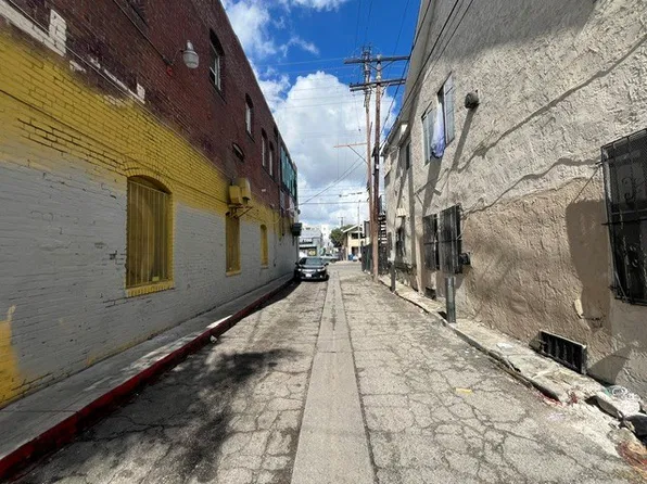 4400 Vermont Ave / 982 Vernon Ave