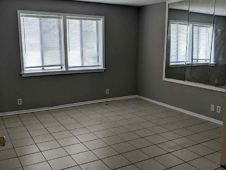 1079 Harold Dr #1 — Photo 2