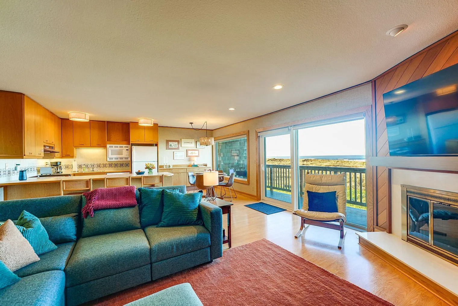 2 bed, 2.0 bath, 1076 sqft, $2,983 — Photo 4