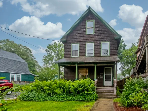 34 Phillips St, Greenfield, MA 01301