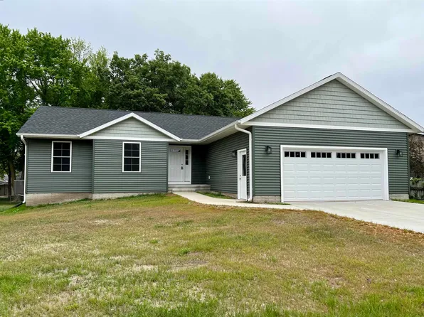 910 9th St SW, Independence, IA 50644