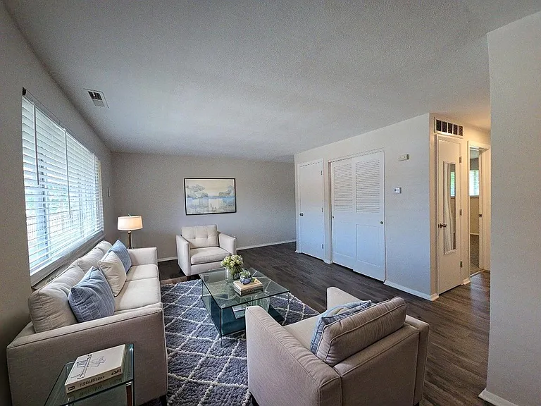 1005 E Pearl St #C — Photo 2