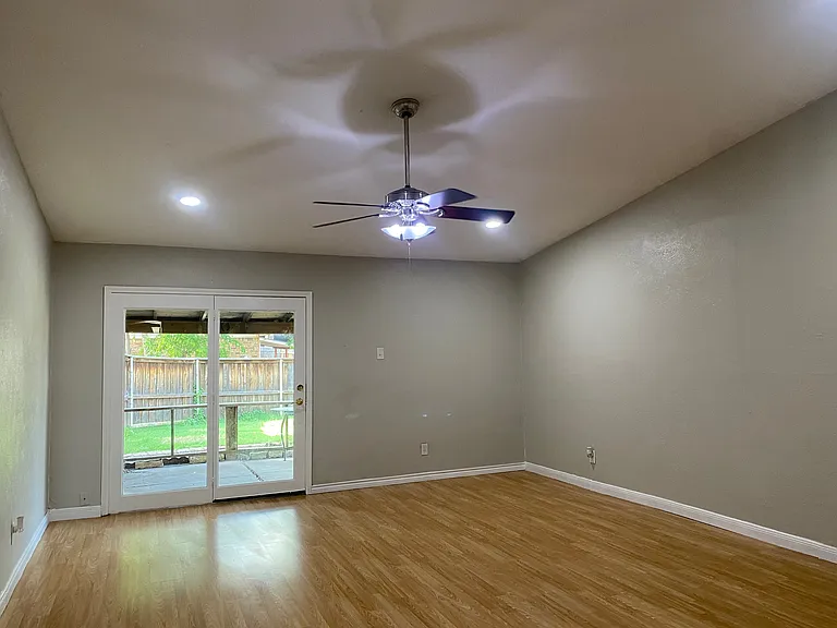 1109 Cross Bend Rd — Photo 13