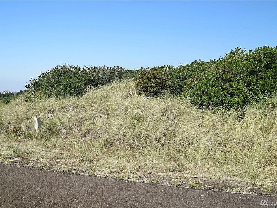 2nd image of 416 S Portal Loop SW