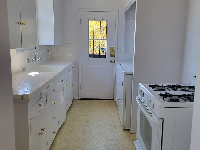 1275 E Washington Blvd — Photo 8