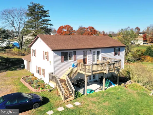 1667 Wampum Dr, Auburn, PA 17922