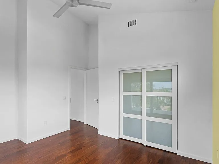 3001 John Anderson Dr — Photo 19