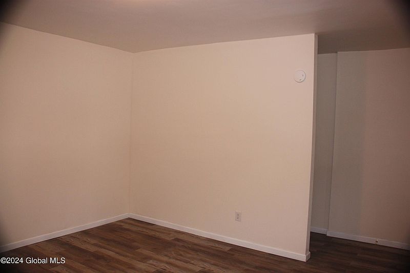 3rd image of 71 Robinson Street