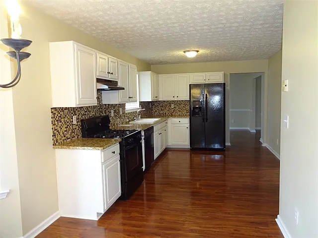 170 Labrea Blvd — Photo 2