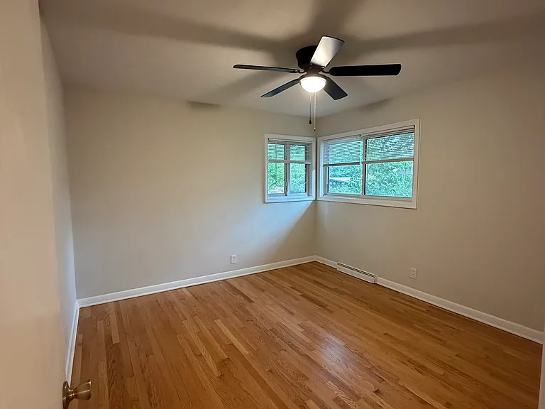464 Quan Ave — Photo 24