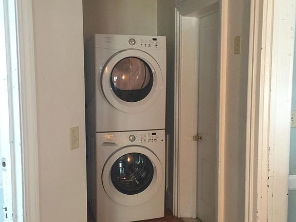 2 in-unit washer/dryer sets