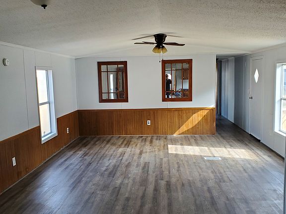 3rd image of 106 Elizabeth Dr #C8