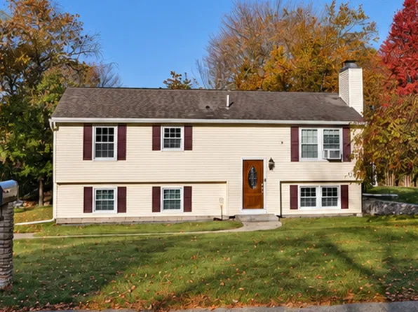 2 Empire Cir, Bellingham, MA 02019