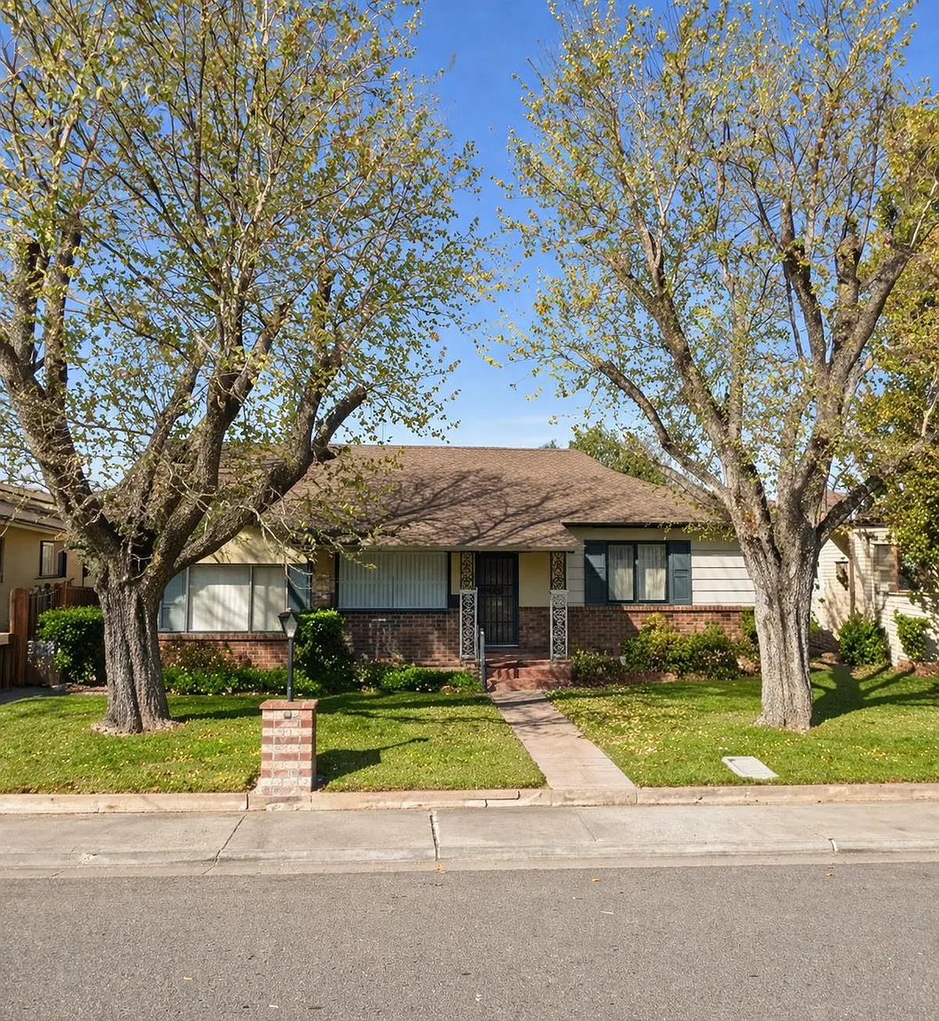 2387 Erickson St photo 1