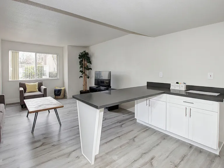 Glacier Point Apartments — Photo 6
