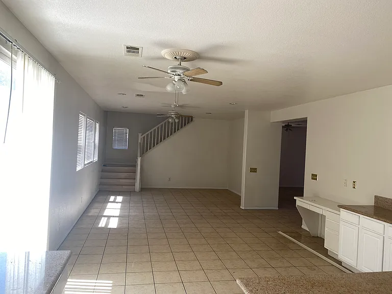 2046 Krystal Ave — Photo 11