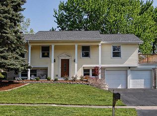 7 Whitehall Ct, Buffalo Grove, IL 60089