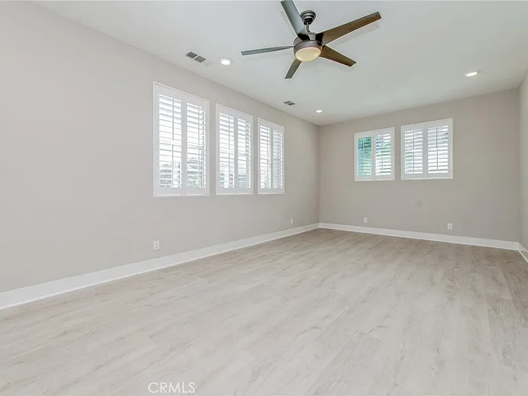 125 Turnstone — Photo 21