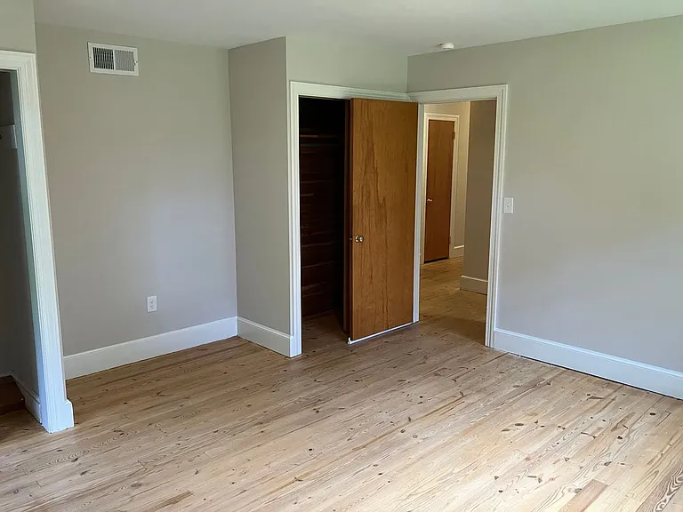 122 W Scanlon St — Photo 23