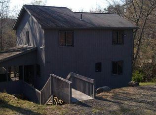 2028 Manchester Dr, Bushkill, PA 18324