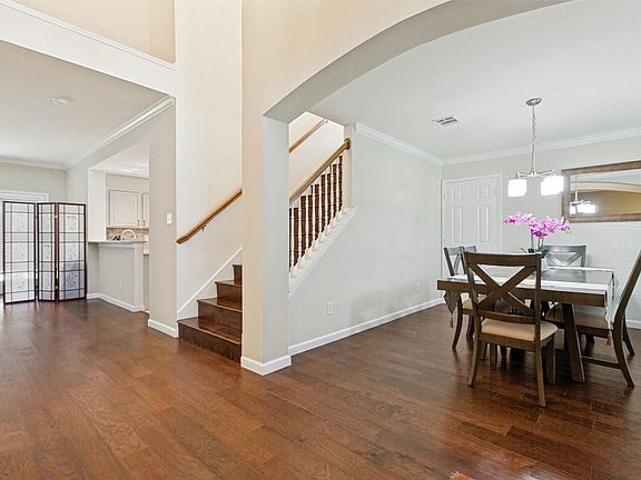 2nd image of 4809 Parnell Ln
