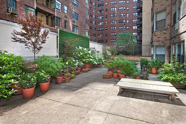 Sold by HF International Realty Ltd | media 6