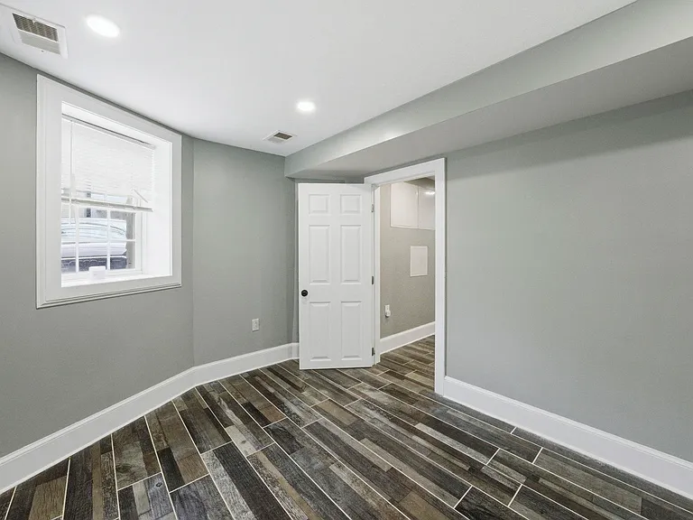 245 Jewett Ave — Photo 22