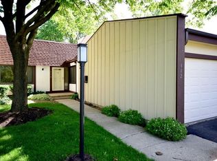 112 Cascade Dr, Indian Head Park, IL 60525