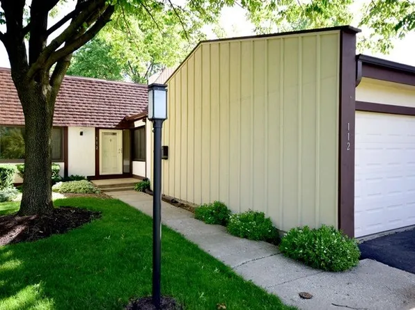 112 Cascade Dr, Indian Head Park, IL 60525