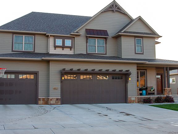 Oversized 3 car garage