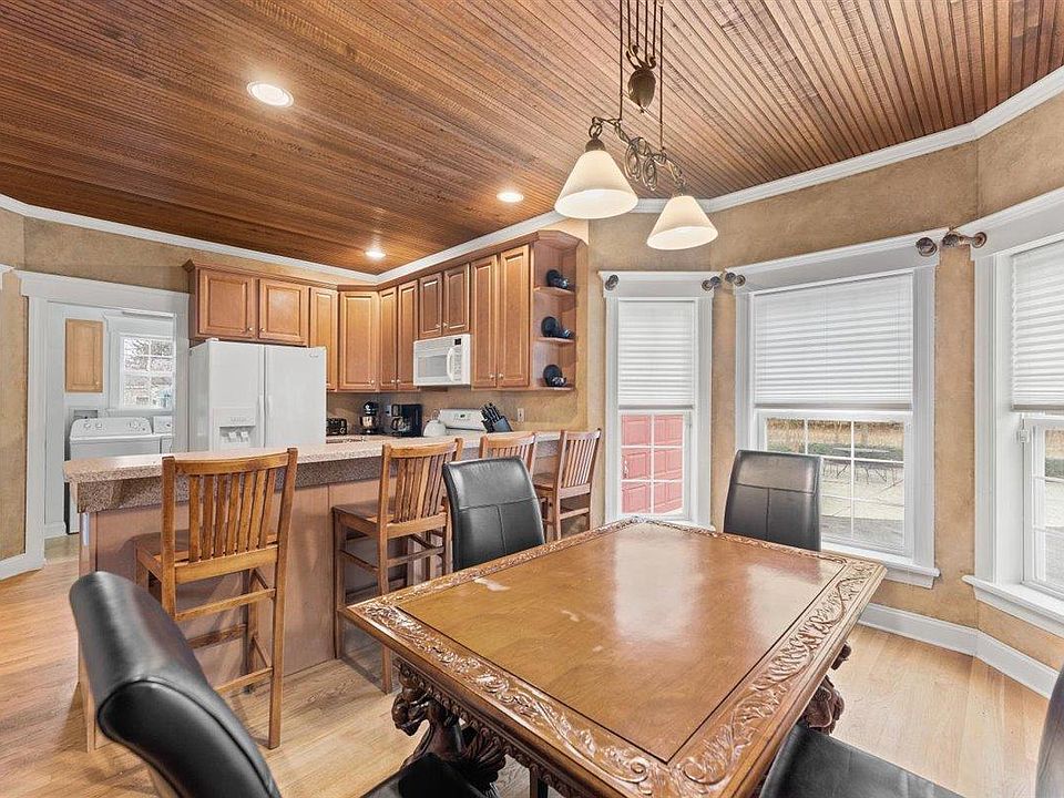 122 Elm St, Saratoga Springs, NY 12866 Zillow