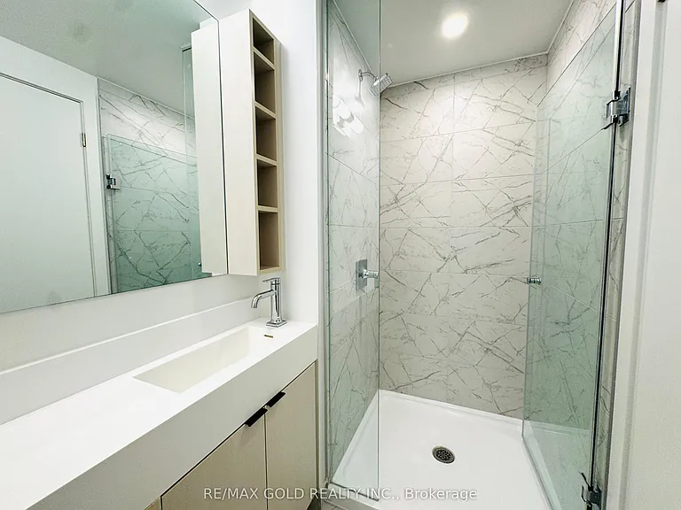 252 Church St #LPH03 — Photo 30