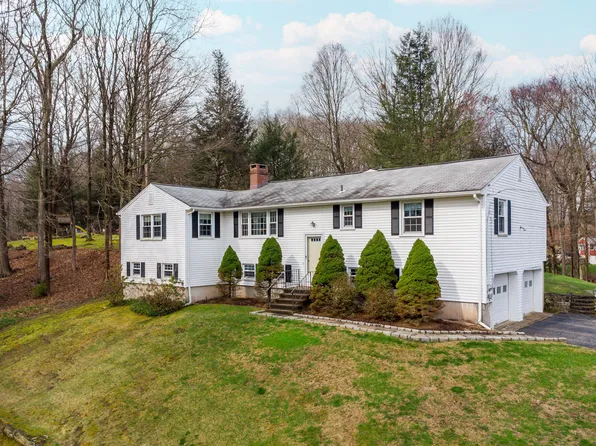 7 Side Hill Lane, Danbury, CT 06810