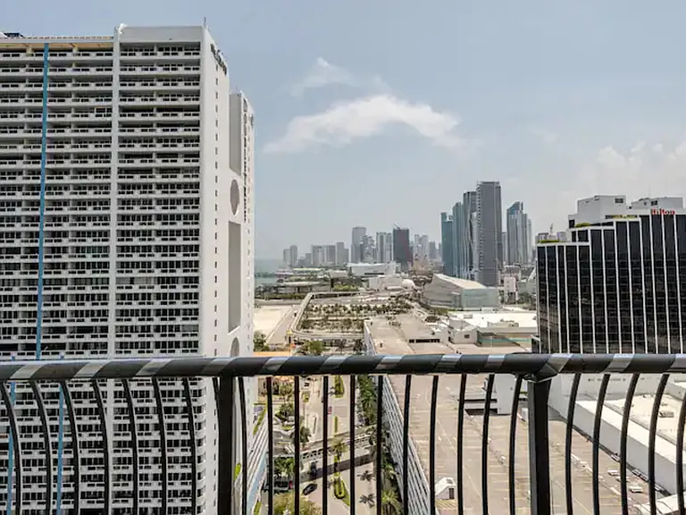 N Bayshore Dr — Photo 14