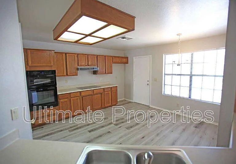 7719 W Dreyfus Dr — Photo 5
