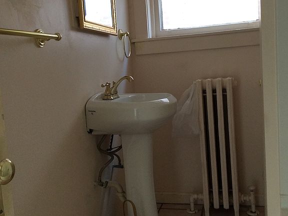 5th image of 127 N Saint George St