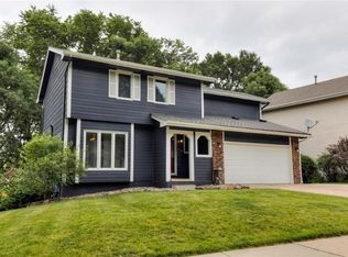 7077 Brookview Dr, Urbandale, IA 50322